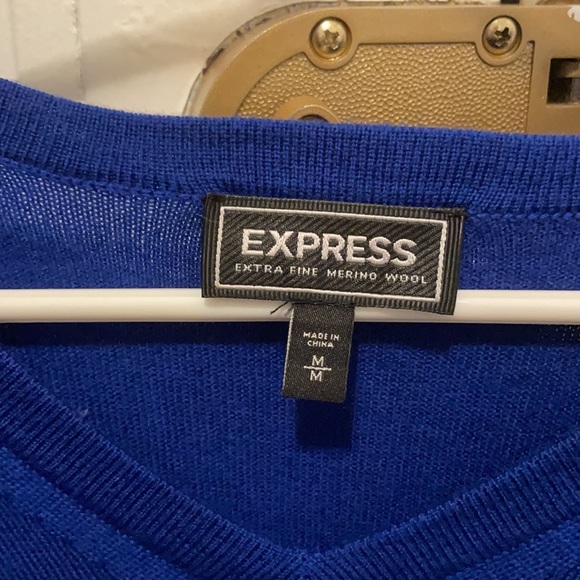 Express Wool V-Neck Sweater Bundle - Picture 4 of 5
